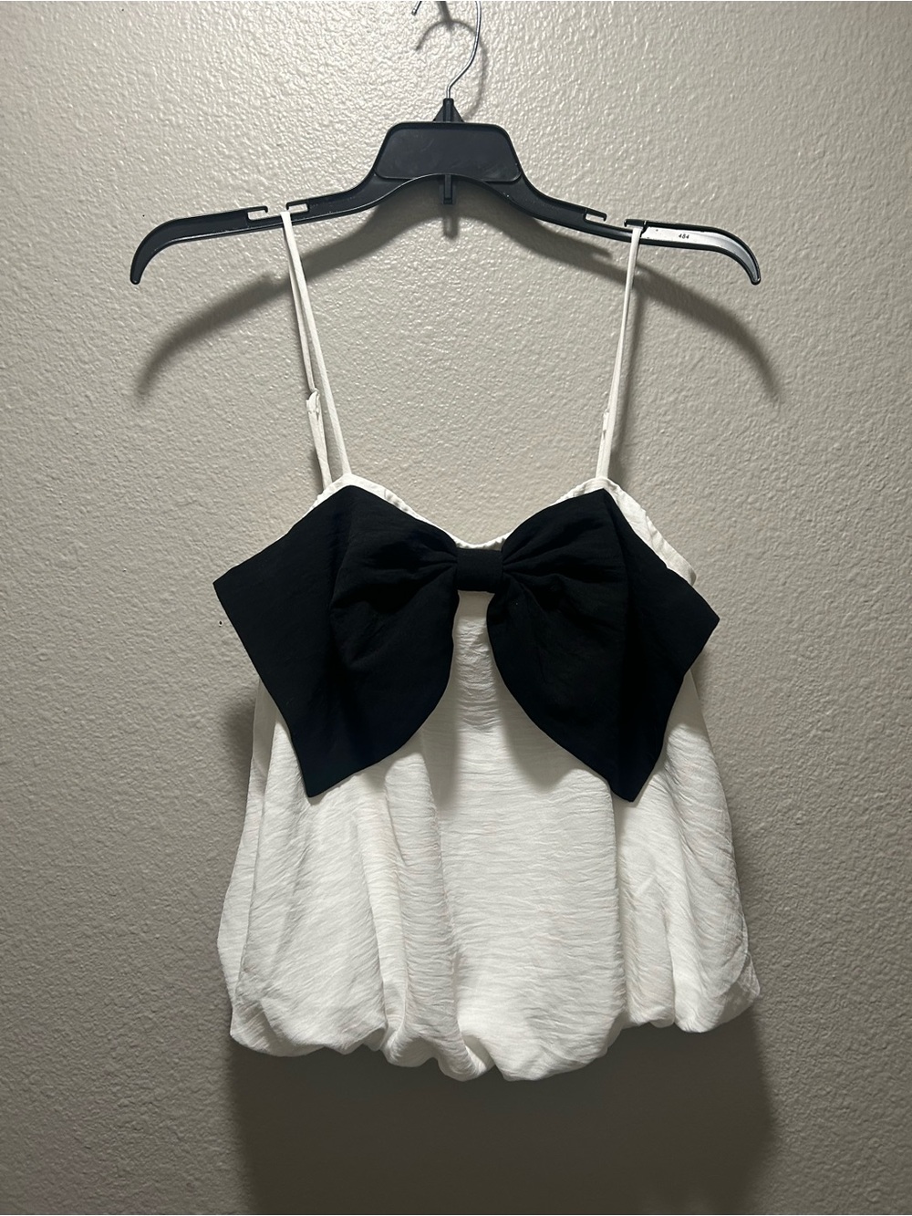 Monteau Los Angeles White & black bow top with black bow detail, size XL